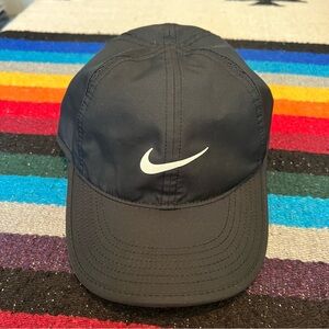 Nike featherlight running hat black small